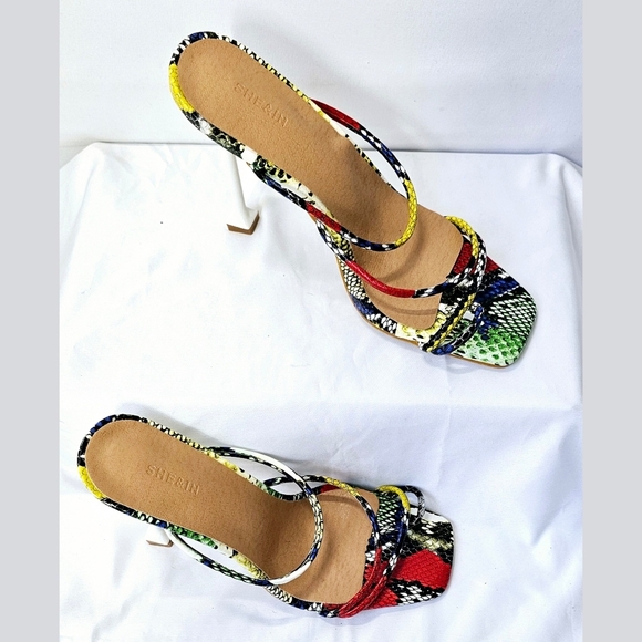 Size 8.5 Muticolored Snake Pattern Heel Sandals - Picture 2 of 7
